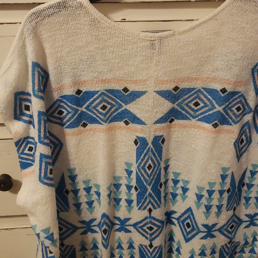 Aztec Top - Picture 7 of 7